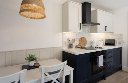 Muston Apartment | Low Tide @ Filey. Close to Beach. Dog Friendly.