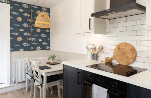 Muston Apartment | Low Tide @ Filey. Close to Beach. Dog Friendly.