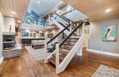 West Beach House | LOW374: 374 Low Oak Woods