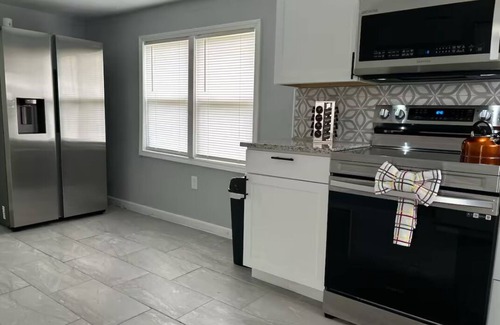 Charleston County House | Lowcountry Getaway 3-bedroom 2 bath