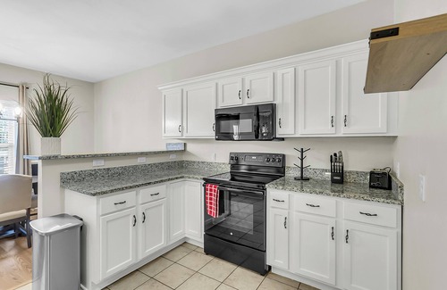 North Charleston House | Lowcountry Luxe: Spacious 4BR Oasis in Charleston!