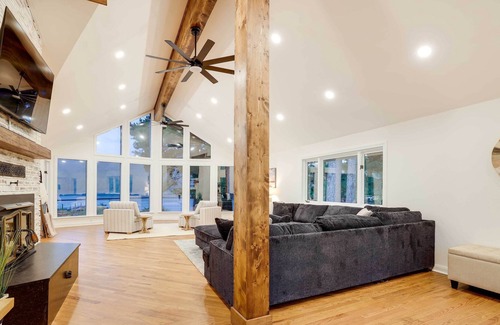 Lowell House | Lowell Retreat: Beaver Lake Access & Fire Pit!