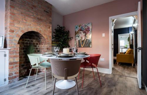 Pontrilas House | Lowell Street - Cosy 2 Bedroom Home in Worcester!