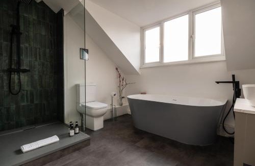 Pontrilas House | Lowell Street - Cosy 2 Bedroom Home in Worcester!