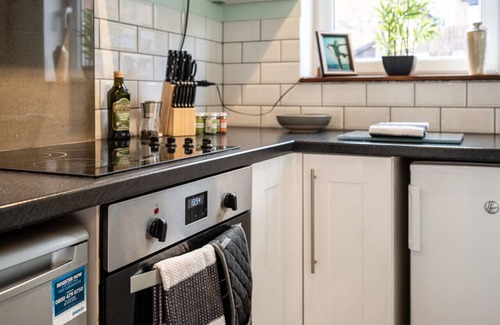 Pontrilas House | Lowell Street - Cosy 2 Bedroom Home in Worcester