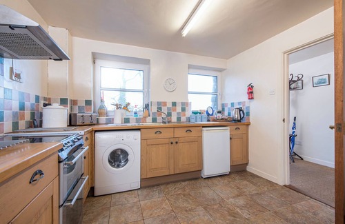 Fishguard House | Lower Coach House, Holiday Home Fishguard, Sleeps 2, 1 bedrooms, bathrooms