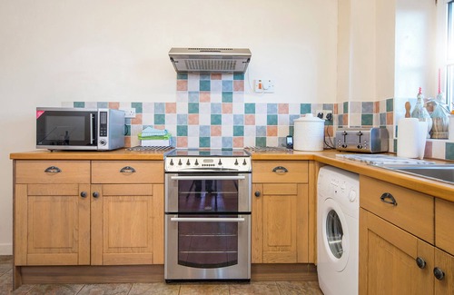 Fishguard House | Lower Coach House, Holiday Home Fishguard, Sleeps 2, 1 bedrooms, bathrooms