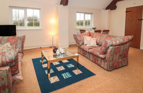 Shaftesbury Cottage | LOWER FARM BARN, pet friendly, character holiday cottage in Marnhull
