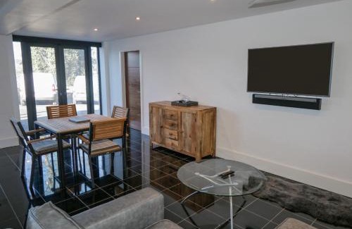 Windermere Apartment | Lower Lake View