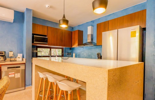 Xpu-Ha Apartment | Lower level apartment with high-speed internet pool, gym, & tennis courts