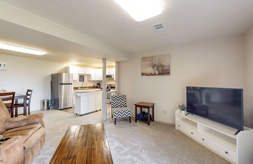 Silverdale House | Lower level duplex with patio, mountain views and W/D