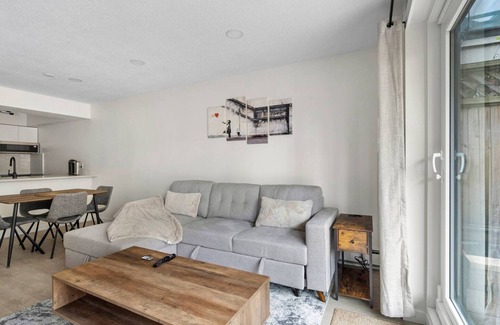 Lower Lonsdale Apartment | Lower Lonsdale Suite