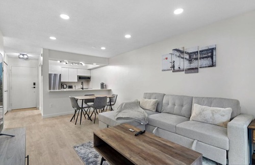 Lower Lonsdale Apartment | Lower Lonsdale Suite