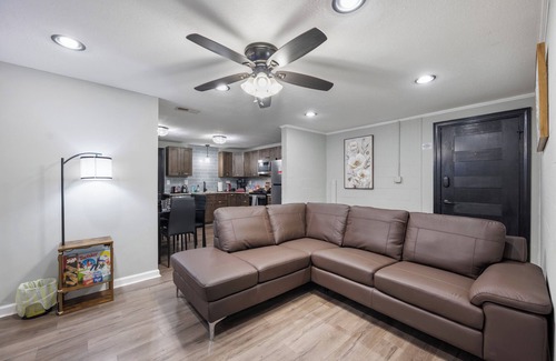 Statesville Apartment | “Lower Magnolia”- HIGH Quality Mattress & Pillows, Fully stocked, Great Deal!