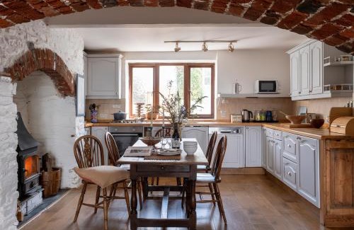 Dartmouth Apartment | Lower Mill