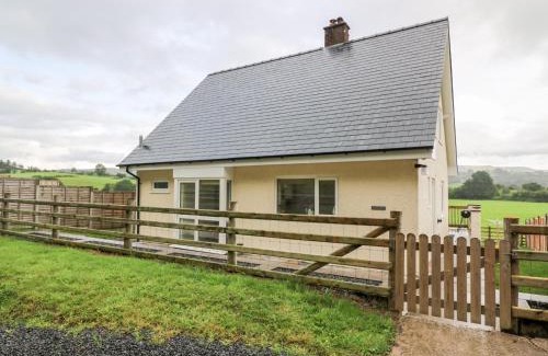 Llanddewi Ystradenny House | Lower Pentre
