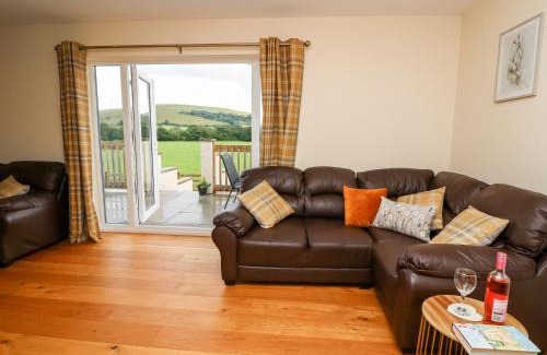 Llanddewi Ystradenny House | Lower Pentre