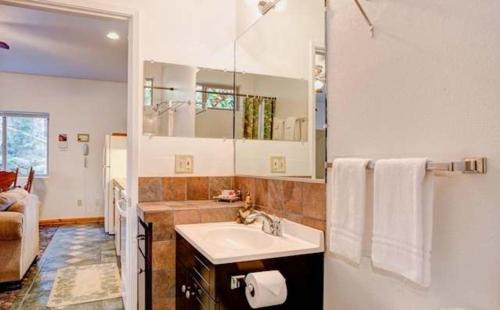 Yosemite West Apartment | Lower Unit-Yosemite Woods-Inside Yosemite