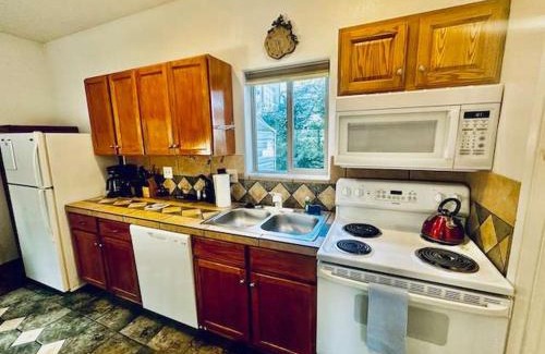 Yosemite West Apartment | Lower Unit-Yosemite Woods-Inside Yosemite