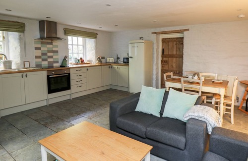 Tan-y-groes Cottage | LOWER VESTRY, pet friendly, country holiday cottage in Llangrannog