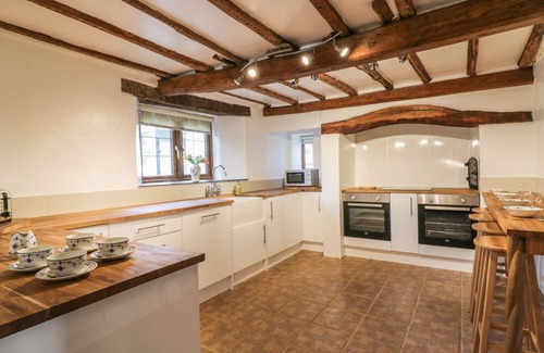 Brazzacott House | LOWER WEST CURRY FARMHOUSE, pet friendly in Launceston