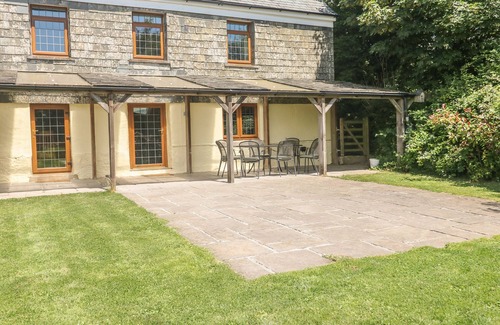 Brazzacott House | LOWER WEST CURRY FARMHOUSE, pet friendly in Launceston