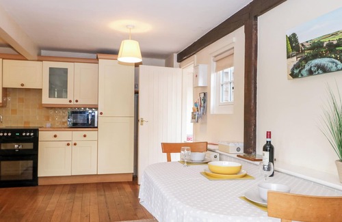 Winchester Cottage | LOWER WHITEFLOOD FARM COTTAGE, pet friendly, with a garden in Twyford
