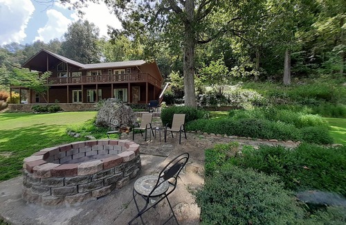 Flippin House | LOWEST FALL RATES ON WHITE RIVER W/2 SLIP COVERED BOAT DOCK! GREAT FISHING!