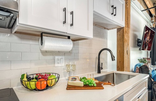 Nashville Cottage | Lowkey - Pool & Gym - Mins to Broadway