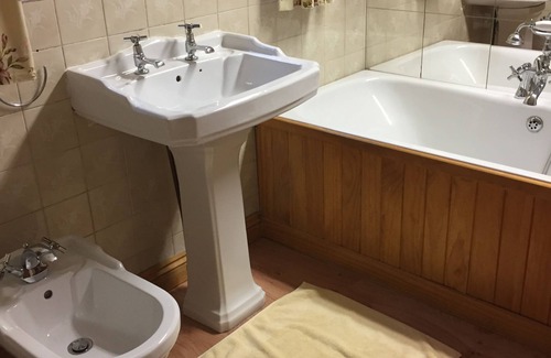 Birmingham House | Lowry House Hotel in Walsall