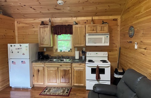 South Bloomingville Cabin | Lowry’s Retreat