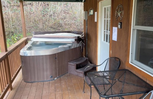 South Bloomingville Cabin | Lowry’s Retreat