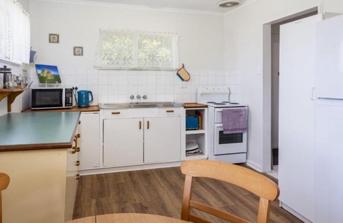 Bongaree House | Lowset, pet friendly cottage - Sunset Ave, Bongaree