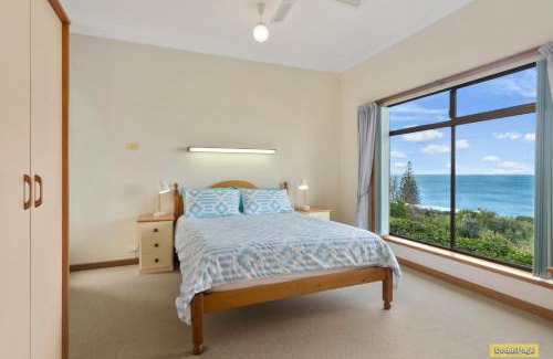 Port Elliot House | Lowtide 13a Battunga Ave Port Elliot - No Linen Included