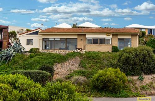 Port Elliot House | Lowtide 13a Battunga Ave Port Elliot - No Linen Included