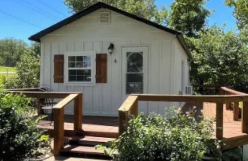 Grove Cottage | LPC 4 Vintage Fishing Cabin, Lake View, Boat Parking, close to boat ramp, slps 2