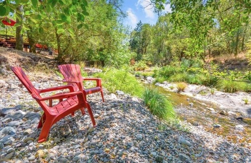 Glen Ellen Villa | Lrg Wine Country Estate on creek w Pool/Spa sleeps 8