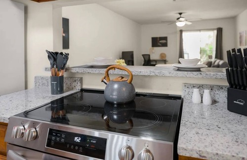 Highlands - Perkins Apartment | LSU 2Bed/2Bath Angel Studios Condo NEW