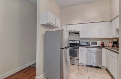 Springfield Apartment | LT Stay Discounts! Cozy 2 BR Apt - Pet Friendly!