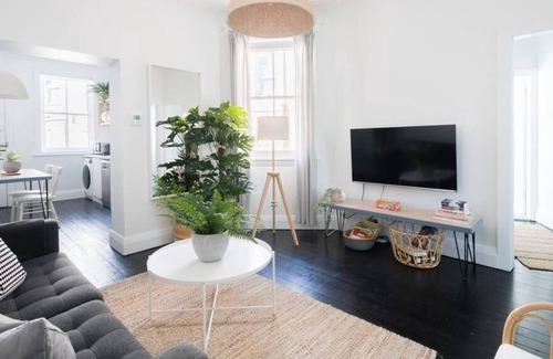 Tamarama Condo | LTL - 2 BR Renovated Apartment in Bondi Beach