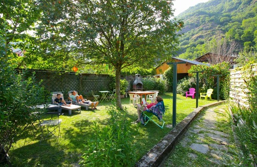 Bagneres-de-Luchon Apartment | LUCHON LUMINEUX T2 CentreVille-Jardin-Wifi Unlimited>500Mb/s