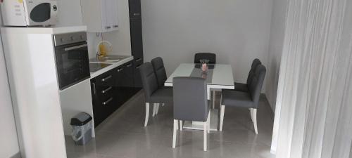 Kastel Stafilic Apartment | LUCIJA