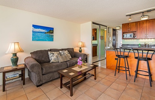 Waikiki Condo | Lucious Green Golf Course-MT Views at Canal House w/Washer-Dryer & Parking