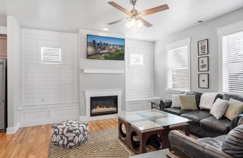 South Nashville House | Lucky Bachelor 5 Min to Broadway With Hot Tub