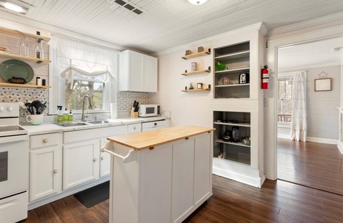Rossville House | Lucky`s Cottage | 1 Bed, 1 Bath