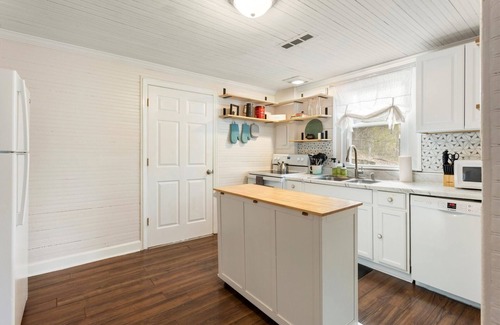 Rossville House | Lucky`s Cottage | 1 Bed, 1 Bath