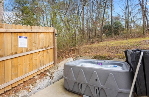 Rossville House | Lucky`s Cottage | 1 Bed, 1 Bath