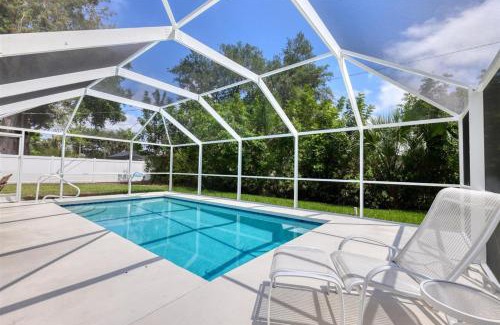 South Venice House | Lucky Vacation Homes - Fun Venice Beach Pool Villa with Bikes Kayaks & More