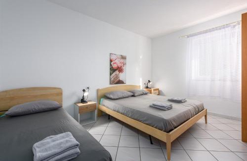 Lovrecica House | LUCREZIA house with apartments