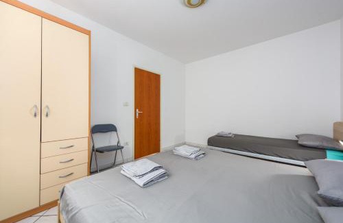 Lovrecica House | LUCREZIA house with apartments